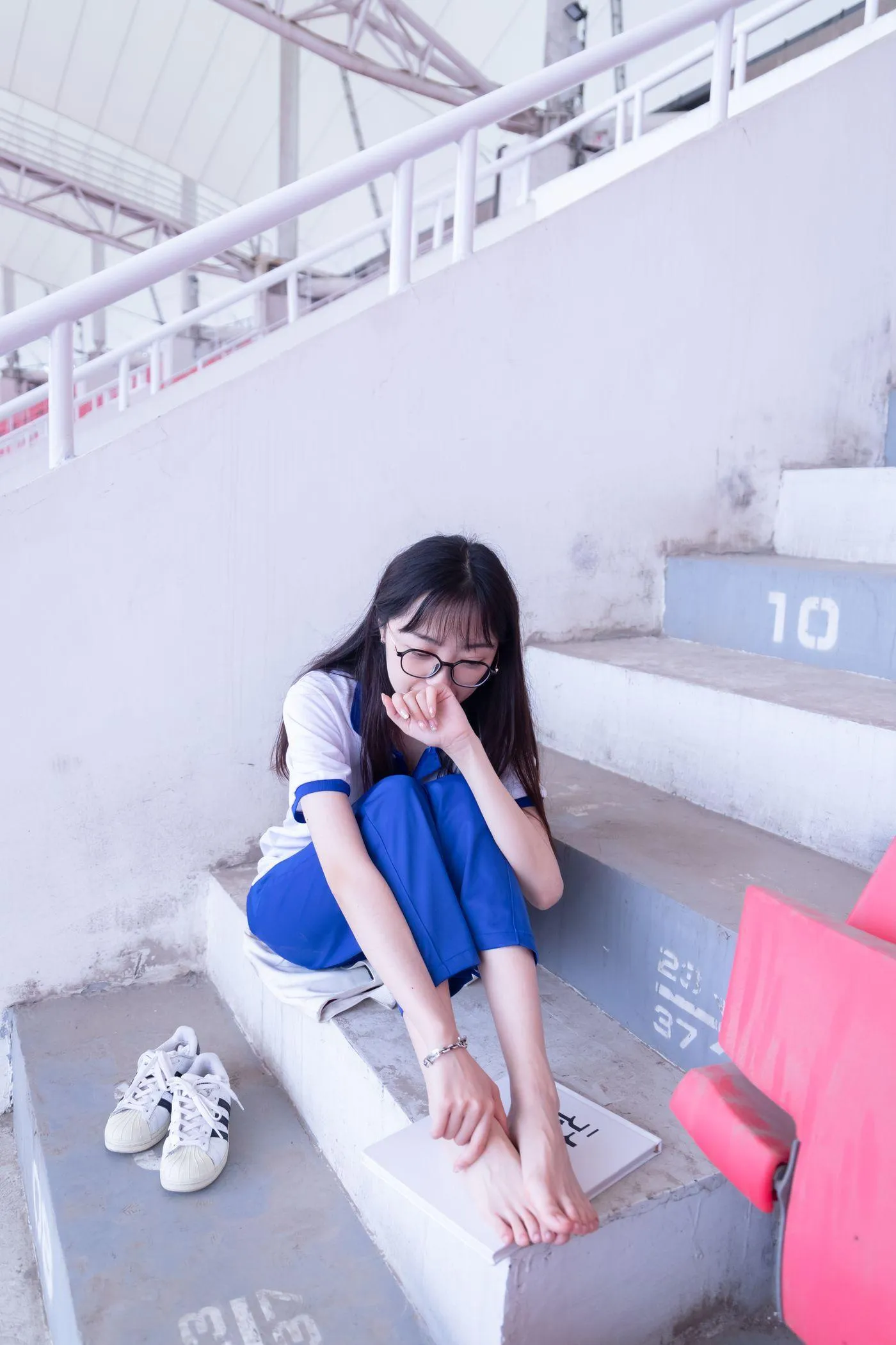 [BoBoSocks袜啵啵]NO.002 稚予-校服、贝壳头、白棉袜、裸足 [139P]插图4